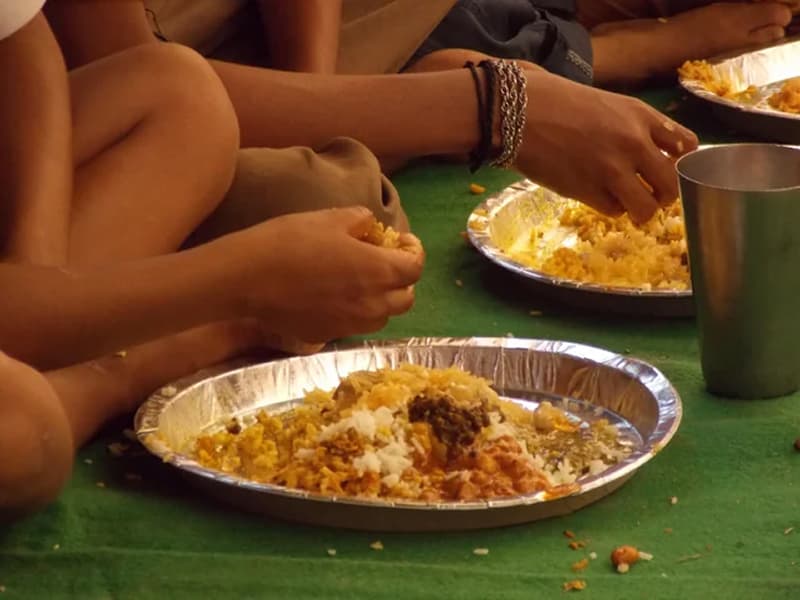 Disposable Silver Plain Paper Plates - 12 Inch | Paratha Plates 3